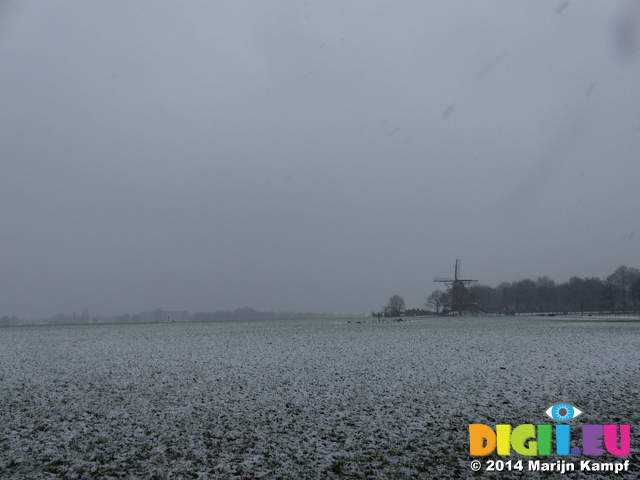 FZ011048 Windmill in snow on the Engh